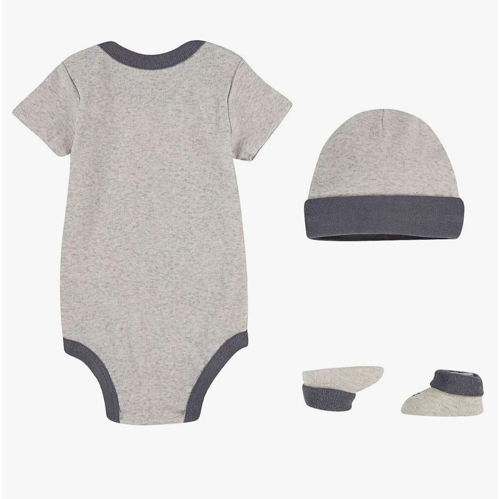 NEW IN BOX  Nike 3 piece newborn onesie beanie and matching sock booties